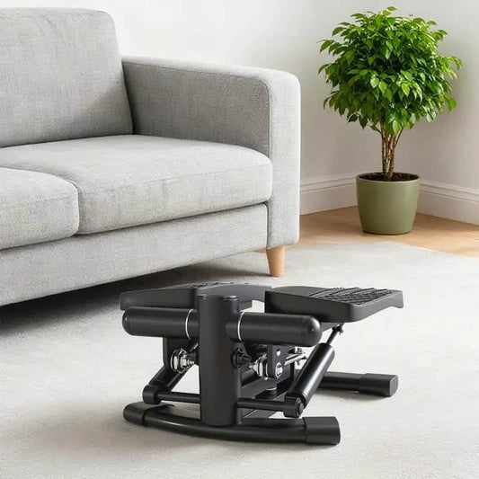 Stepper fitness compact posé dans un salon moderne, idéal pour l'entraînement à domicile.