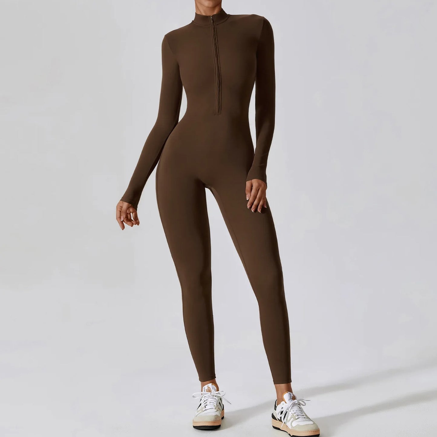Tenu-de-sport-longue-brun