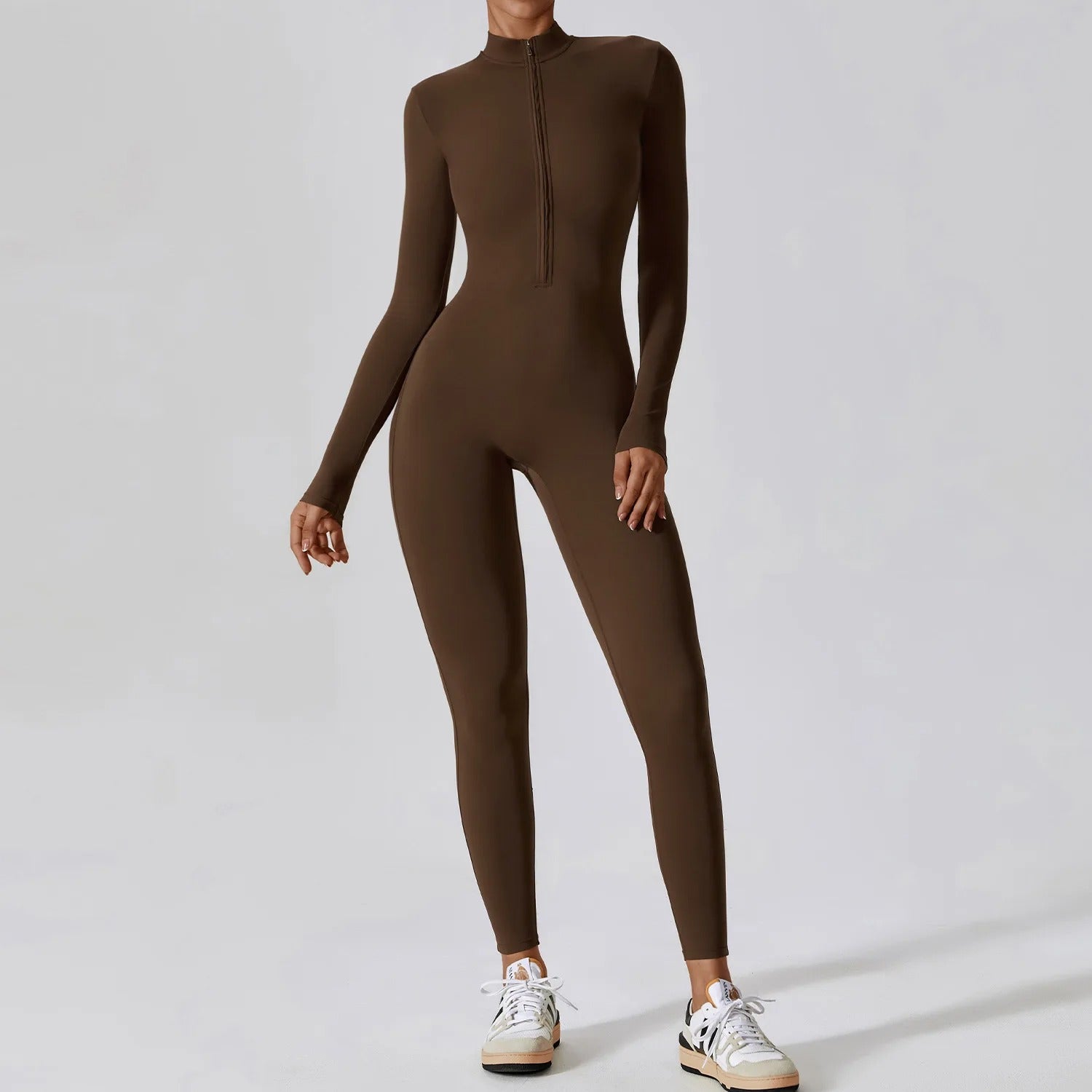 Tenu-de-sport-longue-brun